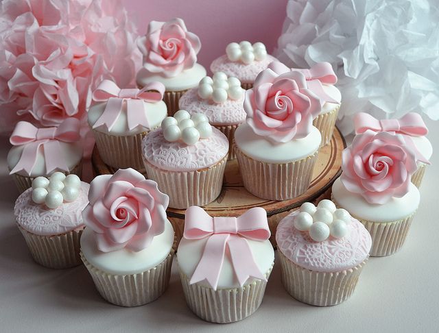 12 high-class cupcakes